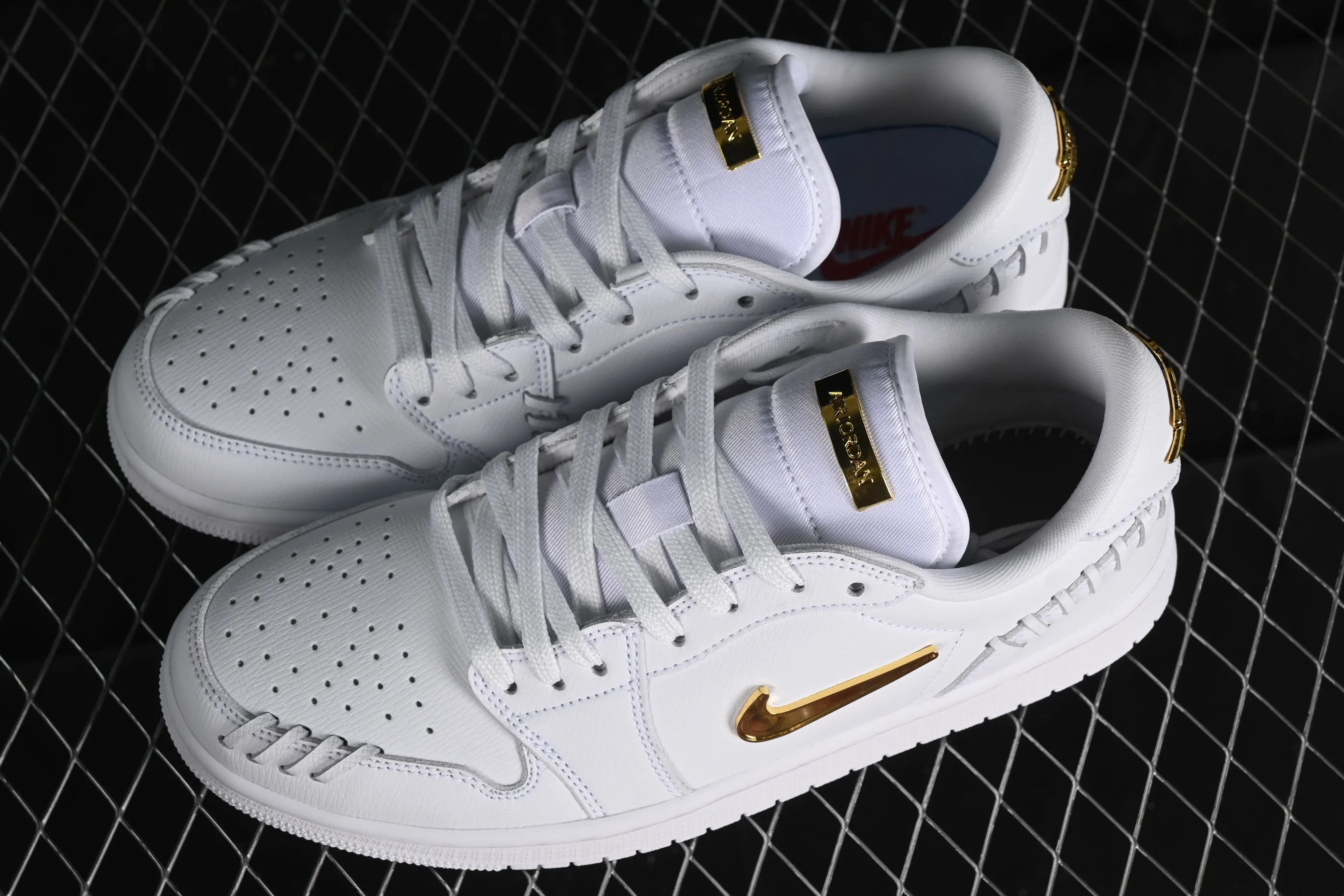 All categories Air Jordan Jordan series basketball shoes Air Jordan 1 Low Air Jordan 1 Low "Method of Make" AJ1 Joe 1 white gold low-top cultural and leisure sports shoes FN5032-100